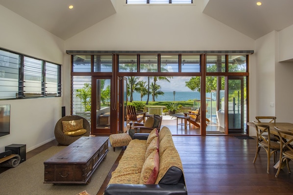 Superior House, 4 Bedrooms, Private Pool, Beachfront | Living area