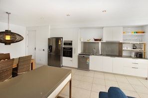 Superior Apartment, 3 Bedrooms, Pool Access, Marina View | Private kitchen