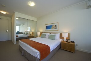 1 bedroom, iron/ironing board, cots/infant beds, rollaway beds - Blue on Blue Studio Room 1242 (Nelly Bay)
