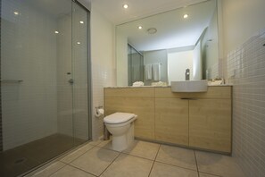 Bathroom - Blue on Blue Studio Room 1242 (Nelly Bay)