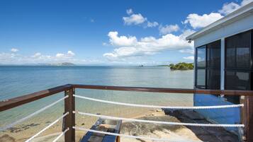 Family House, 3 Bedrooms, Ocean View, Beachfront | Pemandangan dari bilik