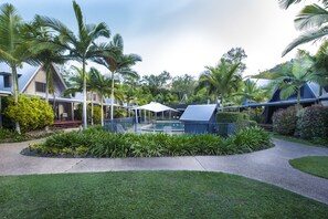 Property grounds - Canopy Chalet 10 (Nelly Bay)
