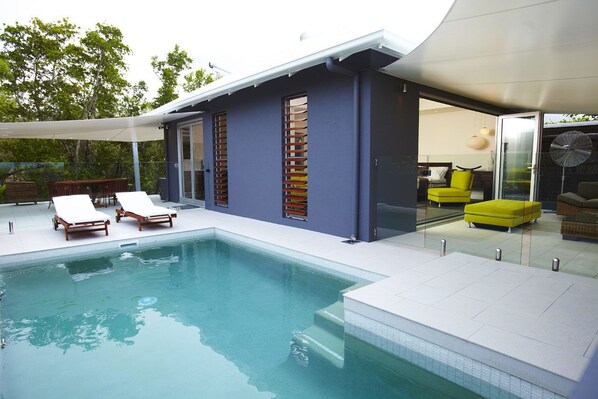 Terrace/patio - Essence Beachfront Retreat (Horseshoe Bay)