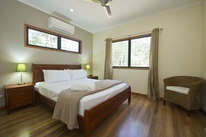 Family House, 3 Bedrooms, Pool Access, Garden View