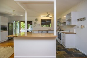 Family House, 3 Bedrooms, Garden View | Private kitchen
