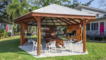 Khu ẩm thực ngoài trời