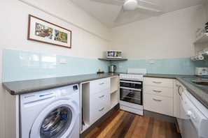 Apartamento familiar, 1 habitación, acceso a la piscina, vistas al jardín | Lavandería