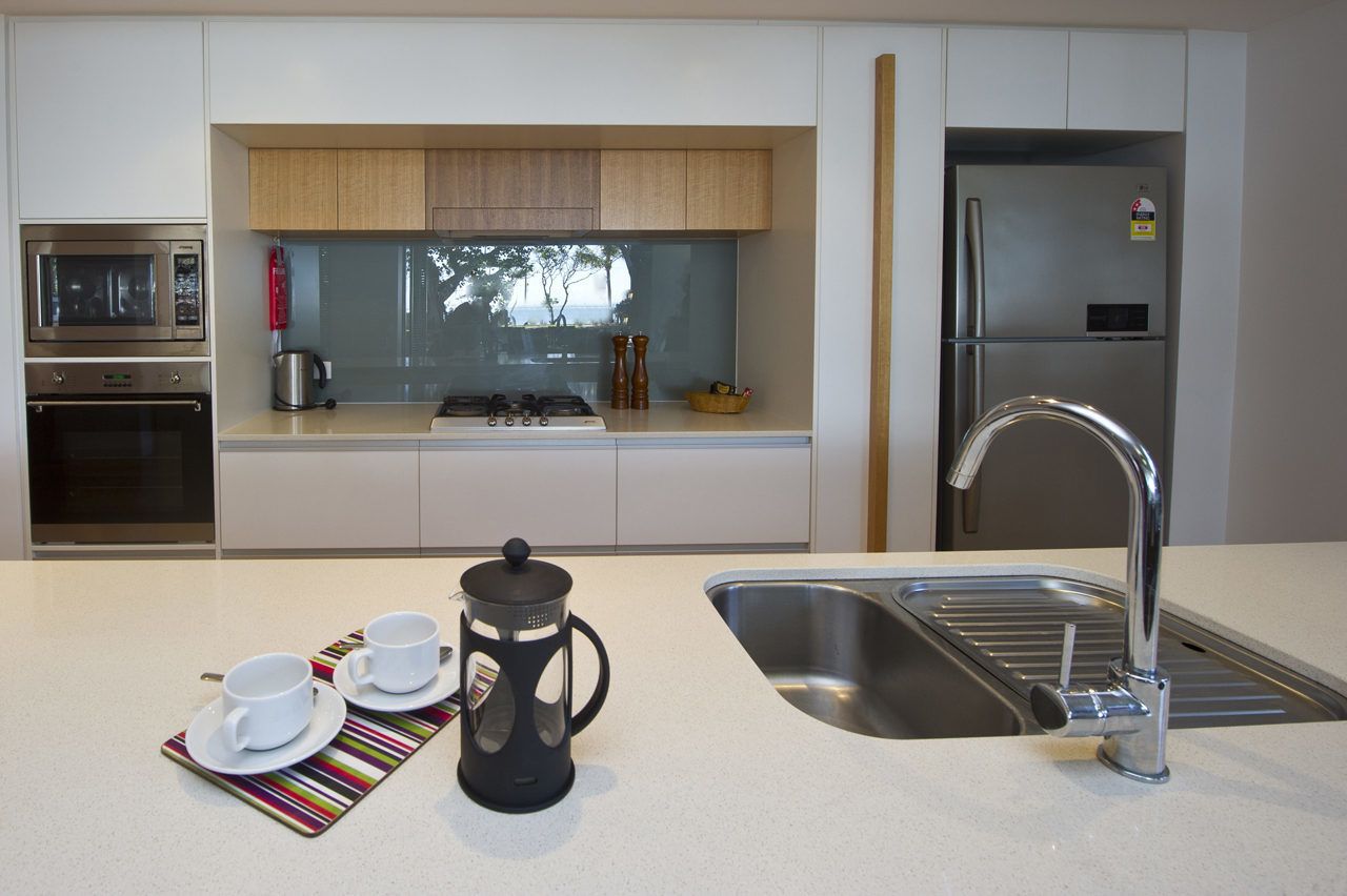 Apartemen Keluarga, 3 kamar tidur, akses ke kolam renang, menghadap pantai | Dapur pribadi | Lemari es besar, microwave, oven, dan kompor