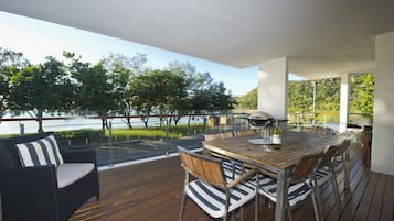 Apartamento superior, 3 quartos, acesso à piscina, de frente para a praia | Terraço/pátio