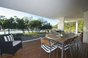 Apartemen Superior, 3 kamar tidur, akses ke kolam renang, menghadap pantai | Teras/patio