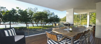 Maggies Beachfront Apt. 10
