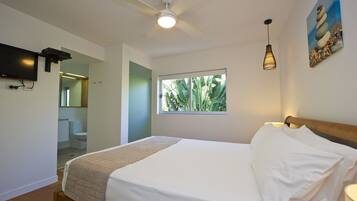 Apartemen Keluarga, 3 kamar tidur, akses ke kolam renang, menghadap pantai | 3 kamar tidur dan setrika/meja setrika