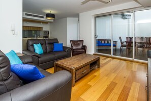 Superior Apartment, 3 Bedrooms, Pool Access, Beachfront | Living area