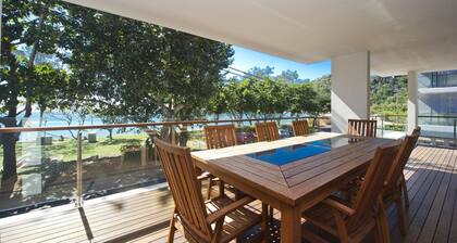 Maggies Beachfront Apt. 3