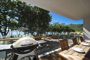 Superior-huoneisto, 3 makuuhuonetta, pääsy uima-altaalle, rannan lähellä | Terassi/patio