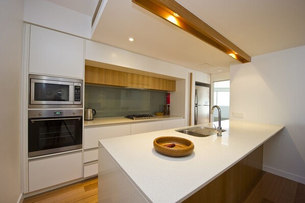 Family Apartment, 3 Bedrooms, Pool Access, Beachfront | Private kitchen - Maggies Beachfront Apt. 4 (Horseshoe Bay)