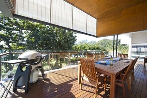 Apartemen Superior, 3 kamar tidur, akses ke kolam renang, menghadap pantai | Teras/patio