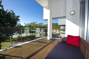 Superior Apartment, 3 Bedrooms, Pool Access, Beachfront | Terrace/patio - Maggies Beachfront Apt. 5 (Horseshoe Bay)