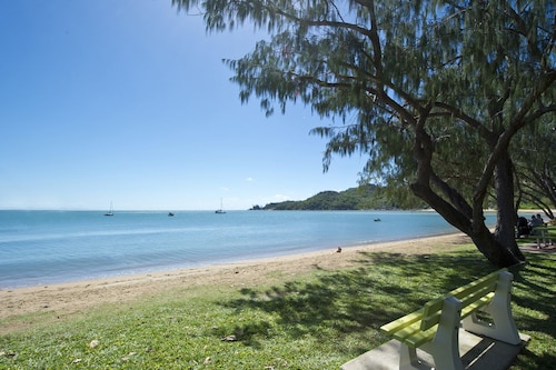 Maggies Beachfront Apt. 5