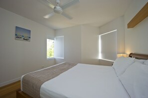 Familie appartement, 3 slaapkamers, toegang tot zwembad, aan het strand | 3 slaapkamers, een strijkplank/strijkijzer, babybedden (toeslag)