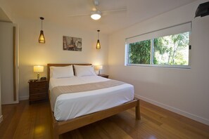 Family Apartment, 3 Bedrooms, Pool Access, Beachfront - Maggies Beachfront Apt. 8 (Horseshoe Bay)