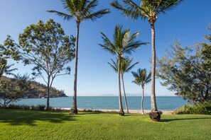 On the beach - Picnic Beach'scape (Picnic Bay)