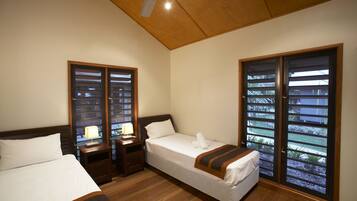 Vila Keluarga, 2 kamar tidur, akses ke kolam renang, menghadap pantai | 2 kamar tidur dan setrika/meja setrika