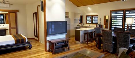 Vila Keluarga, 2 kamar tidur, akses ke kolam renang, menghadap pantai | Area keluarga | TV dan pemutar DVD