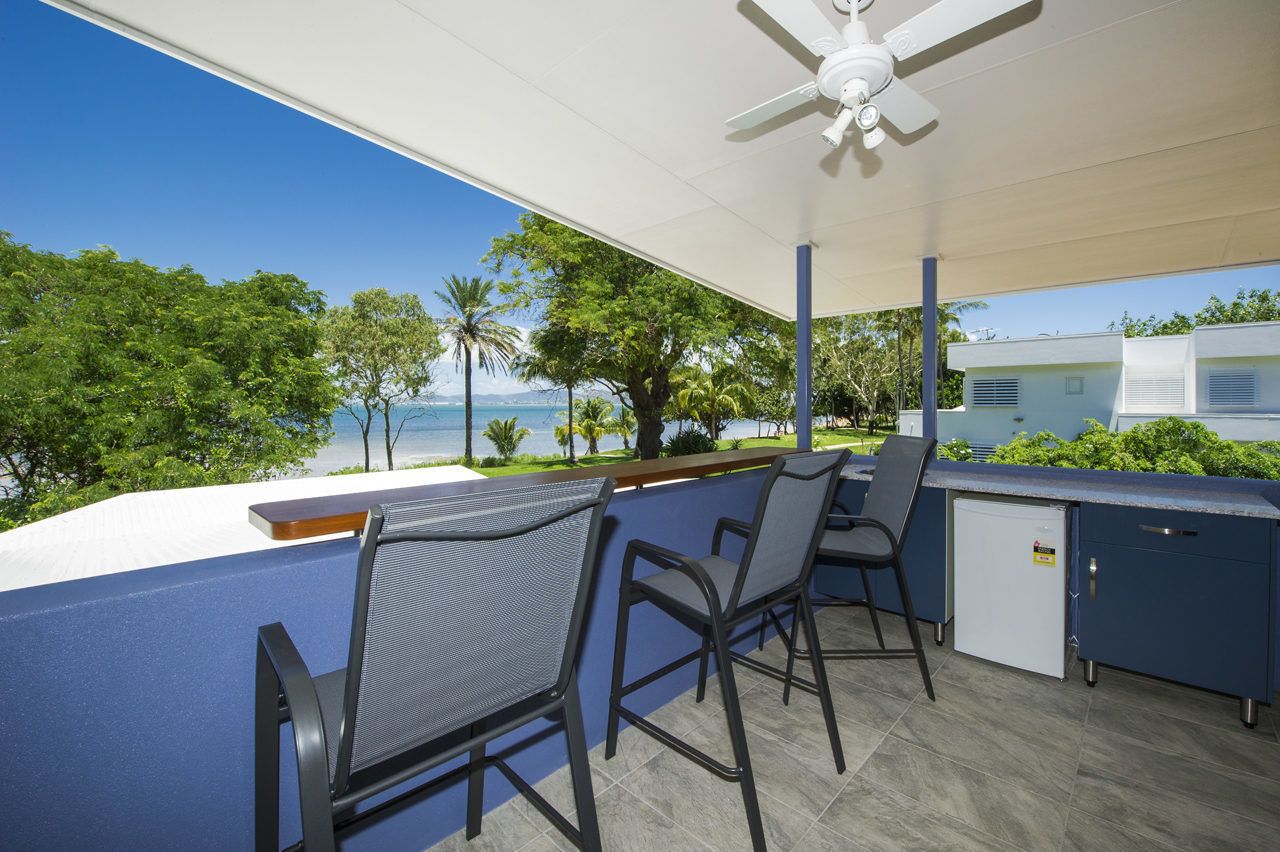 Superior House, 4 Bedrooms, Pool Access, Beachfront | Balcony
