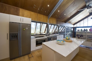 Family House, 3 Bedrooms, Garden View | Private kitchen