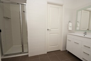 Bathroom - Woodville Beach Townhouse 5 (Arcadia)