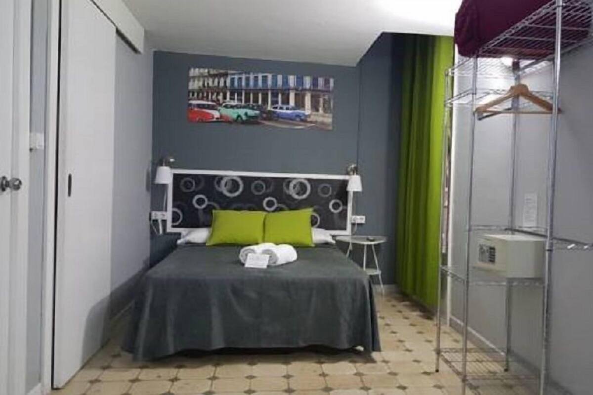 Habitación doble económica, baño privado | Insonorización, camas extra, wifi gratis y ropa de cama