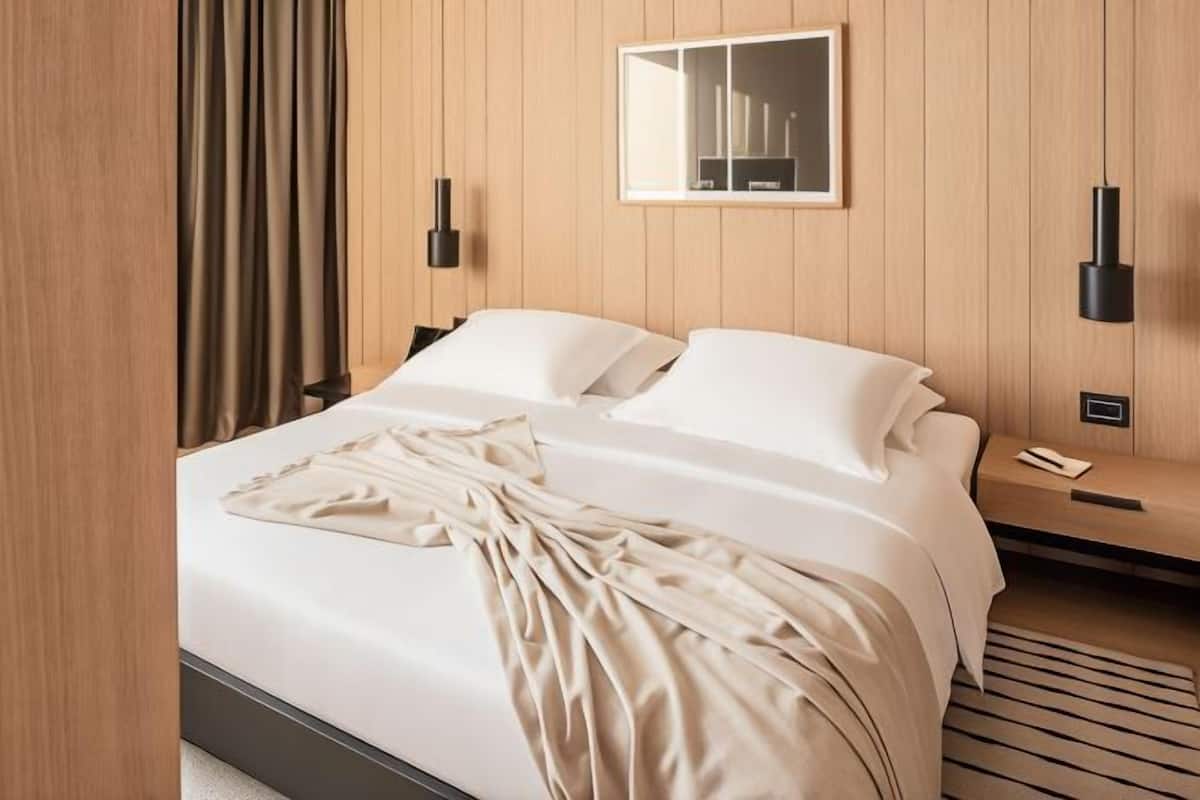 1 bedroom, premium bedding, minibar, in-room safe