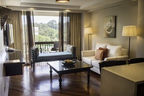 32-inch flat-screen TV with satellite channels, plasma TV - Longonot Place Serviced Apartments- Nairobi, City Centre CBD (Nairobi)