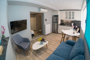 Suite junior, cocina | Zona de estar