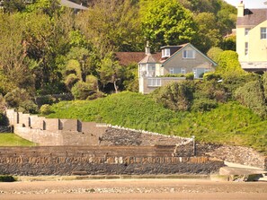 المنطقة المحيطة بالمنشأة