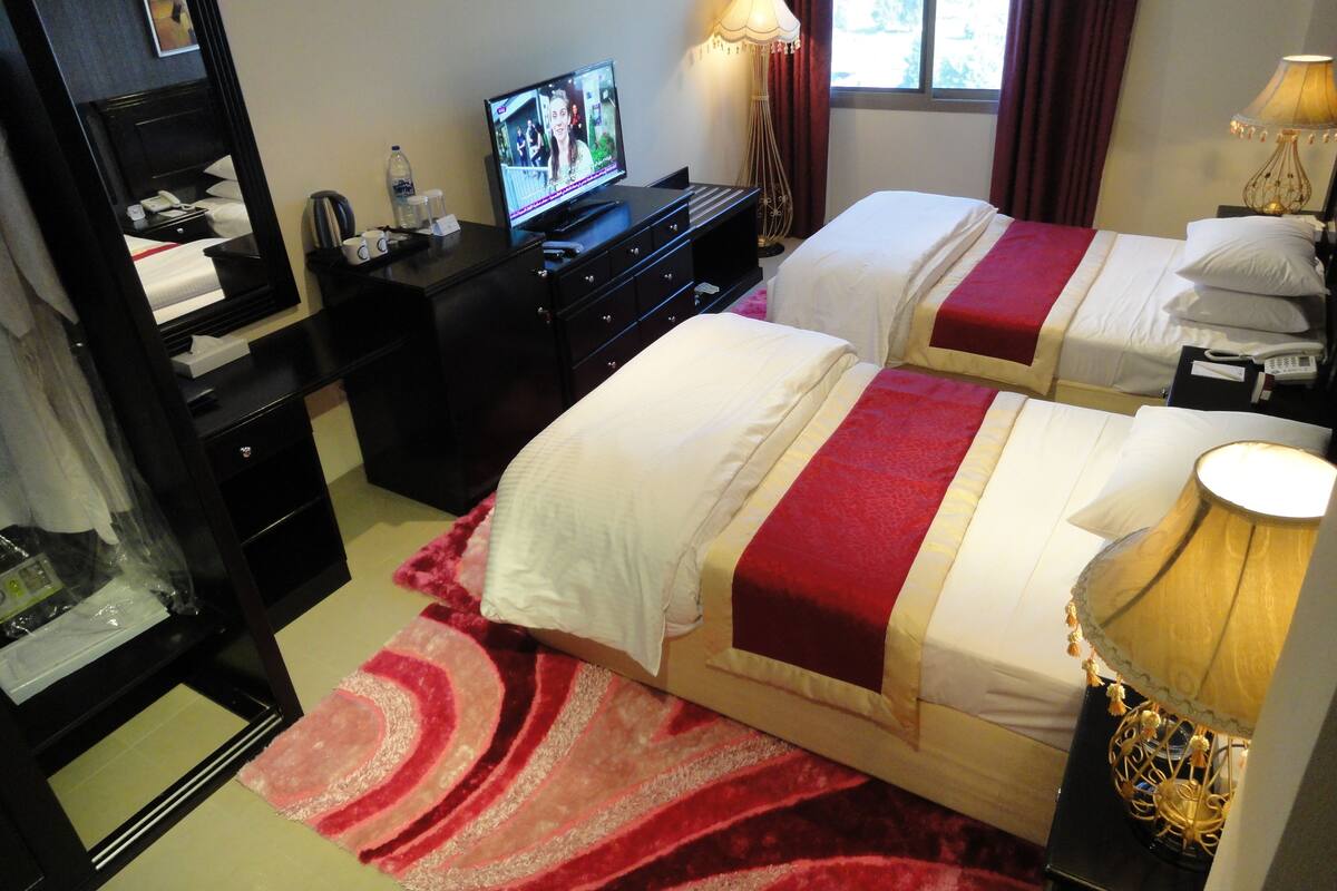 Twin Room | Minibar, in-room safe, desk, blackout drapes