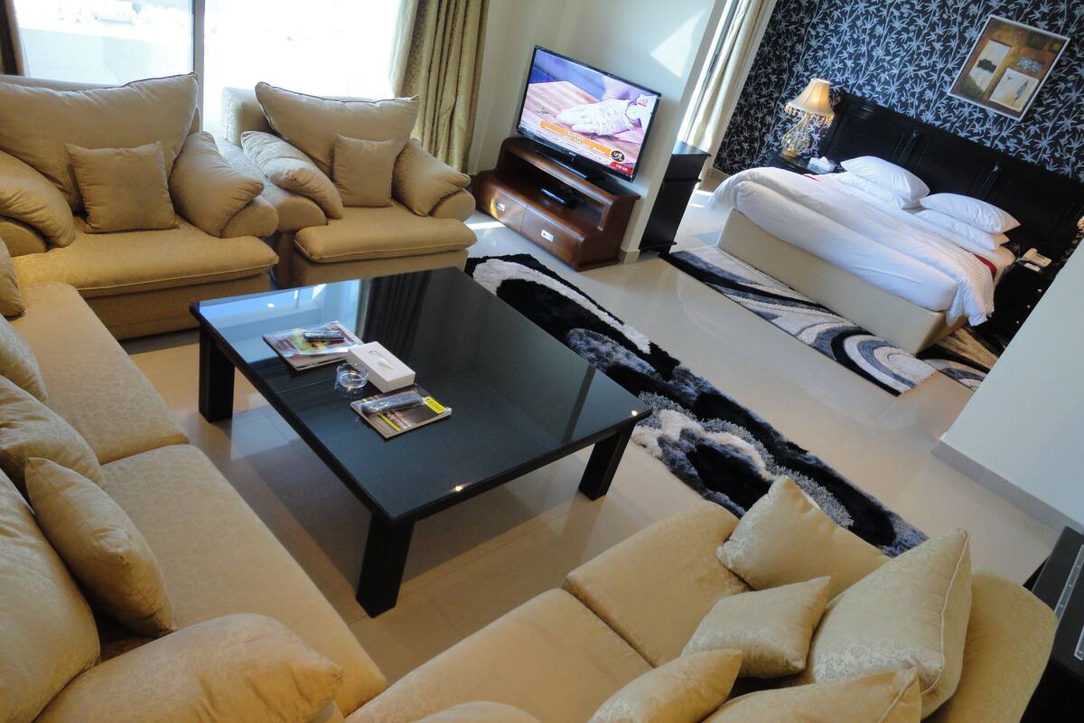 Club Room | Living area | 52-inch LED TV with satellite channels, TV