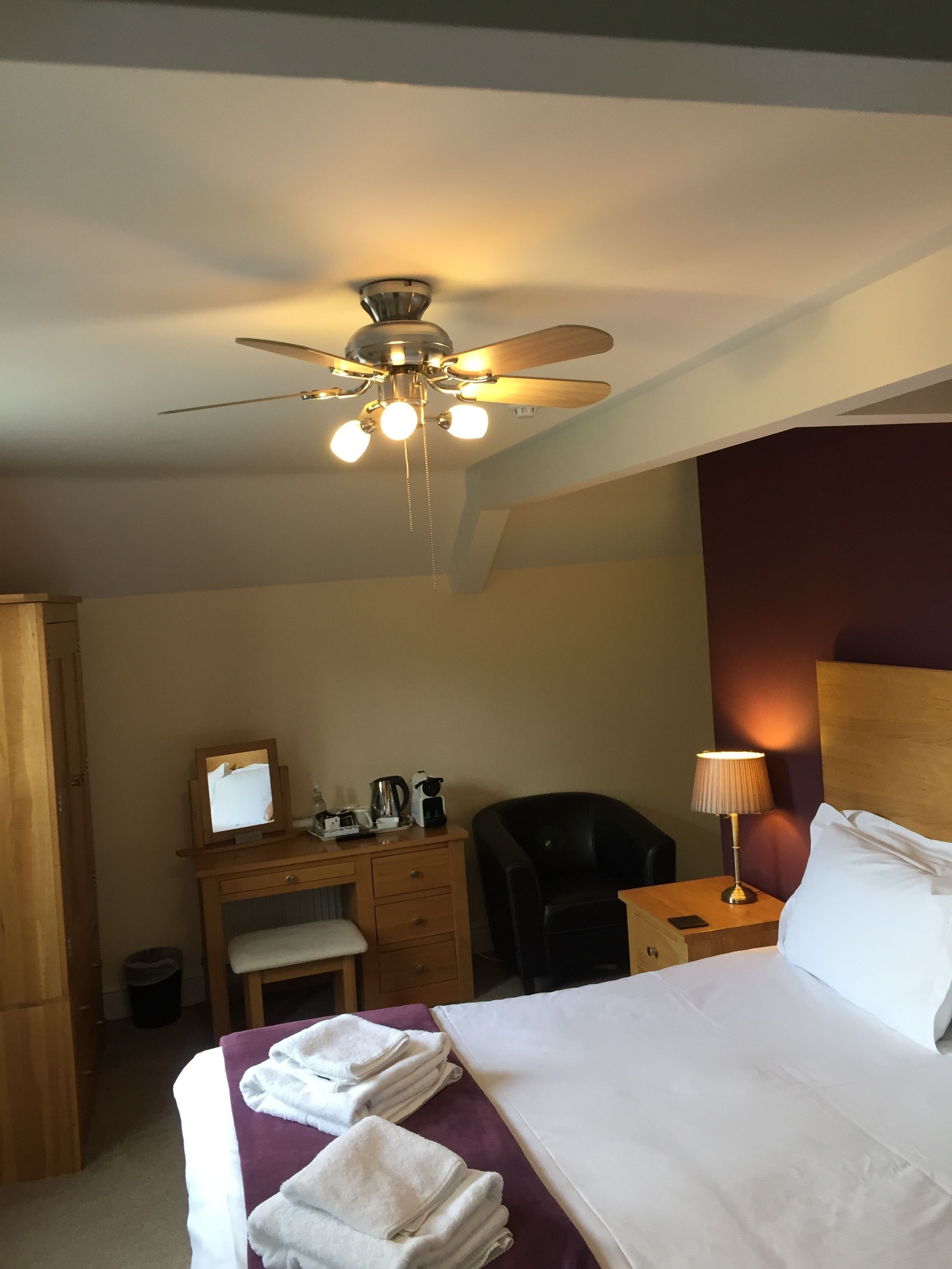 room, 1 king bed | 1 bedroom, desk, iron/ironing board, free wifi