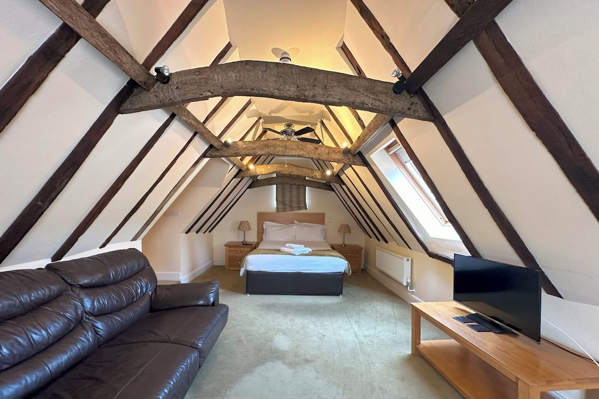 Standard Double King room | Desk, iron/ironing board, free WiFi, bed sheets