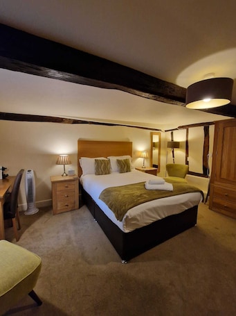 Standard Double King room | Desk, iron/ironing board, free WiFi, bed sheets