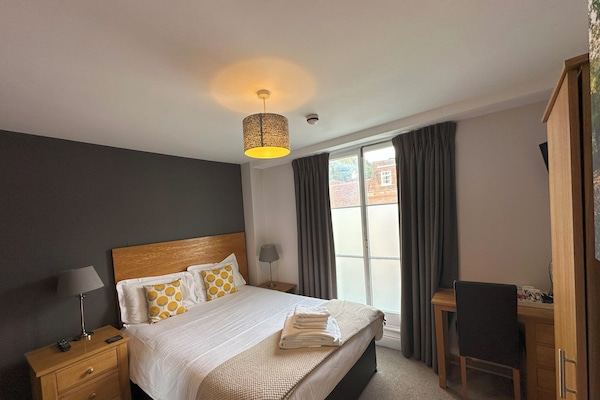 Desk, iron/ironing board, free WiFi, bed sheets