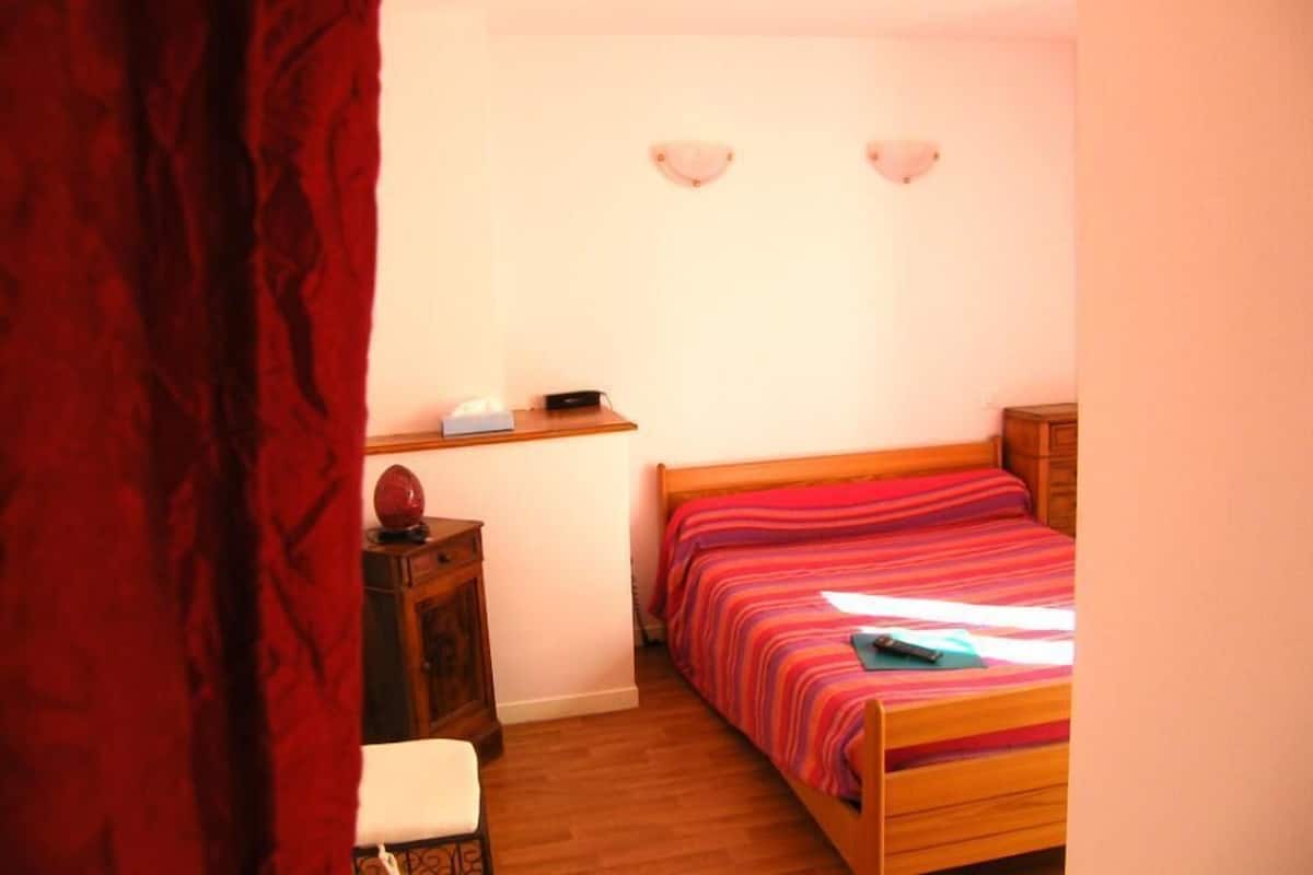 WiFi (free), bed sheets
