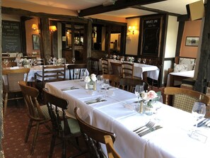 Breakfast, lunch, dinner served; British cuisine  - The New Inn (Hook)