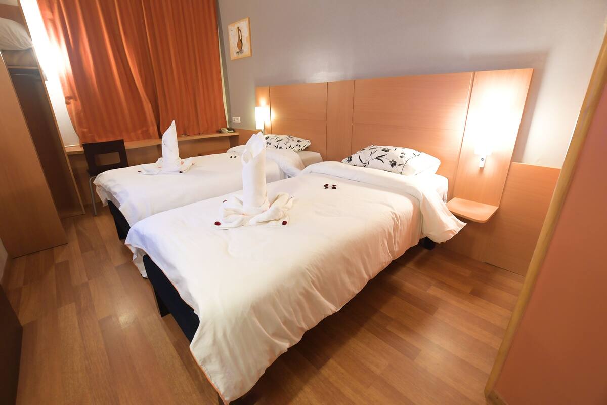 Premium bedding, rollaway beds, free WiFi