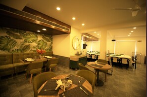 Daily to-go breakfast for a fee - Hotel Palm Greens (New Delhi)