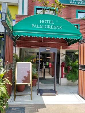 Property entrance - Hotel Palm Greens (New Delhi)