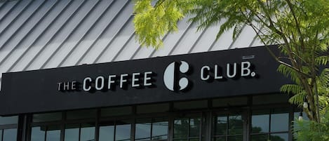 อาหารเช้าปรุงตามสั่งทุกวัน (THB 250 ต่อคน)