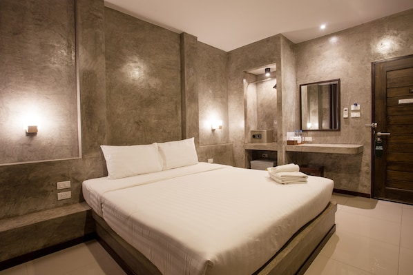 Standard Double Room | Blackout drapes, soundproofing, free WiFi, bed sheets - Ritsurin Boutique Hotel (Phuket)