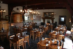 Lunch and dinner served, local and international cuisine - De Hemel Hotel Suites Nijmegen (Nijmegen)